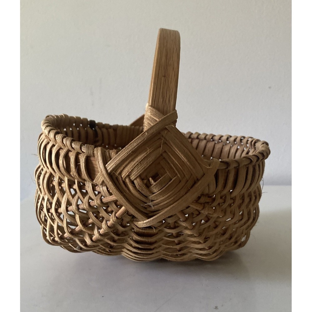 Vintage Wicker Buttock Basket  Egg Gathering Primitive  Farmhouse